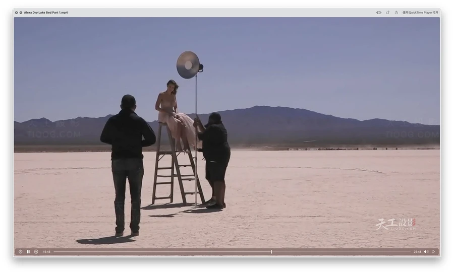 摄影师Jerry Ghionis 时尚人像拍摄系列:干枯湖Alexa摆姿布光教程-中英字幕