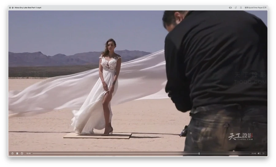 摄影师Jerry Ghionis 时尚人像拍摄系列:干枯湖Alexa摆姿布光教程-中英字幕