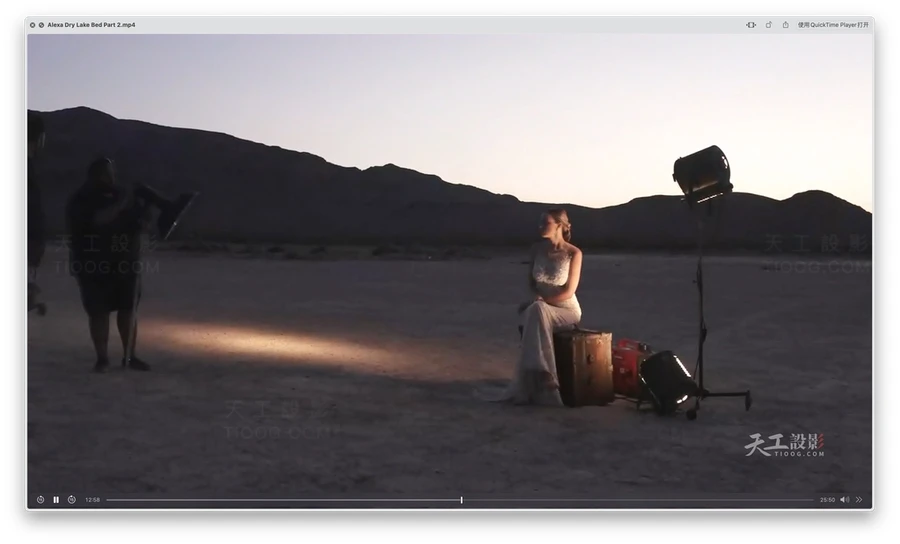 摄影师Jerry Ghionis 时尚人像拍摄系列:干枯湖Alexa摆姿布光教程-中英字幕