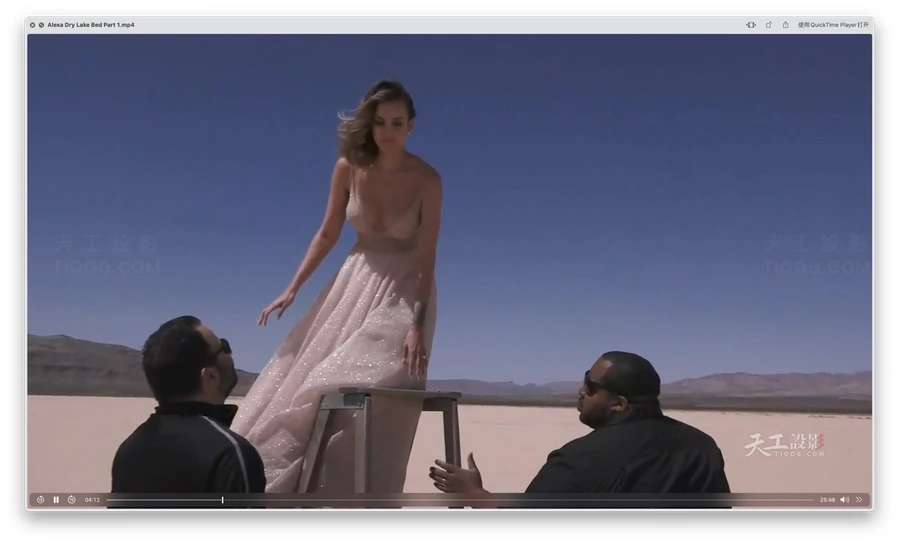 摄影师Jerry Ghionis 时尚人像拍摄系列:干枯湖Alexa摆姿布光教程-中英字幕